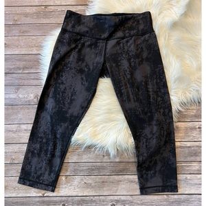 Lululemon Cropped Legging Black and Gray 8